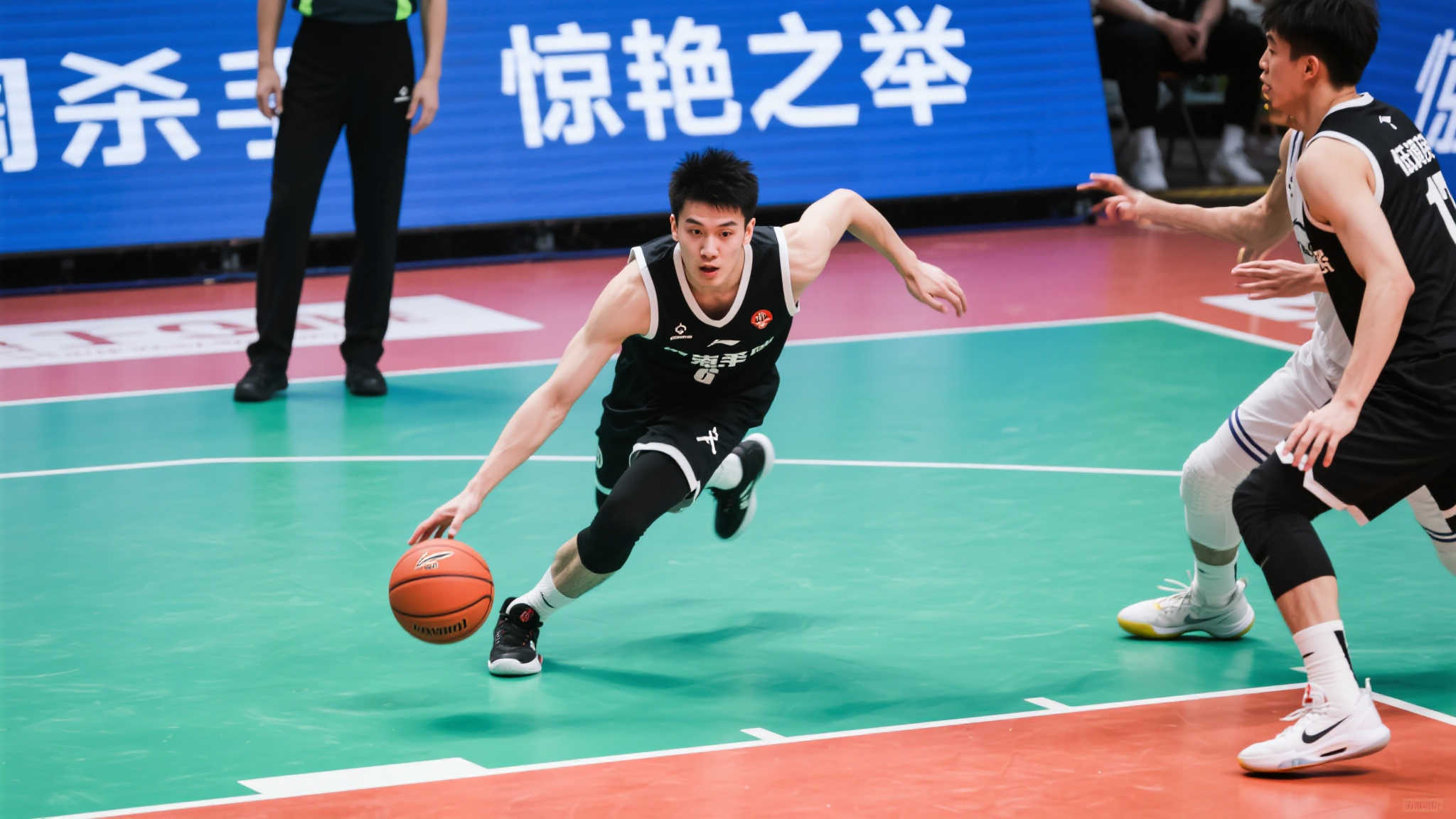 隰泰诚最后10秒远投未果，吴泽昊反击成功打2+1